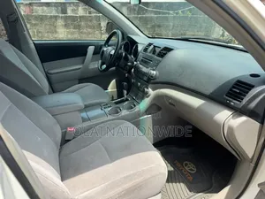 Toyota Highlander Limited 3.5l 4WD 2013 White