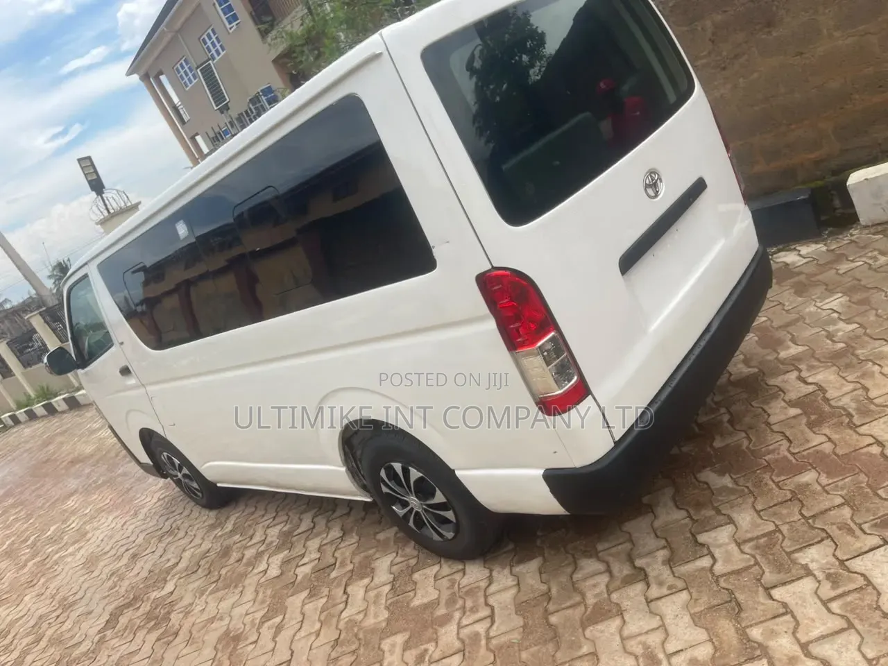 Toyota HiAce 2010 White