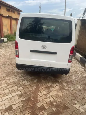 Toyota HiAce 2010 White
