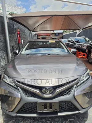 Toyota Camry SE FWD 2020 Gray
