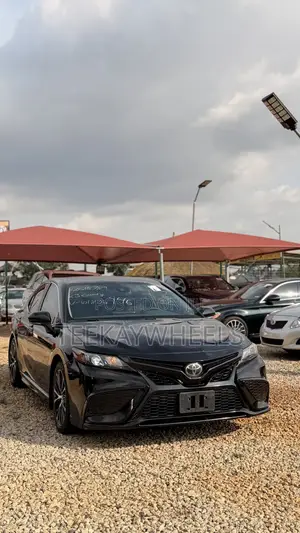 Toyota Camry SE 2023 Black