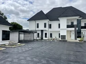 5bdrm Duplex in Jos for sale