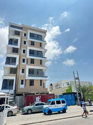 3bdrm Apartment in Lekki Phase 1 for sale