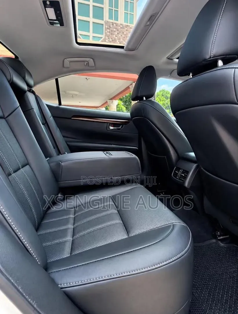 Lexus ES 2018 White