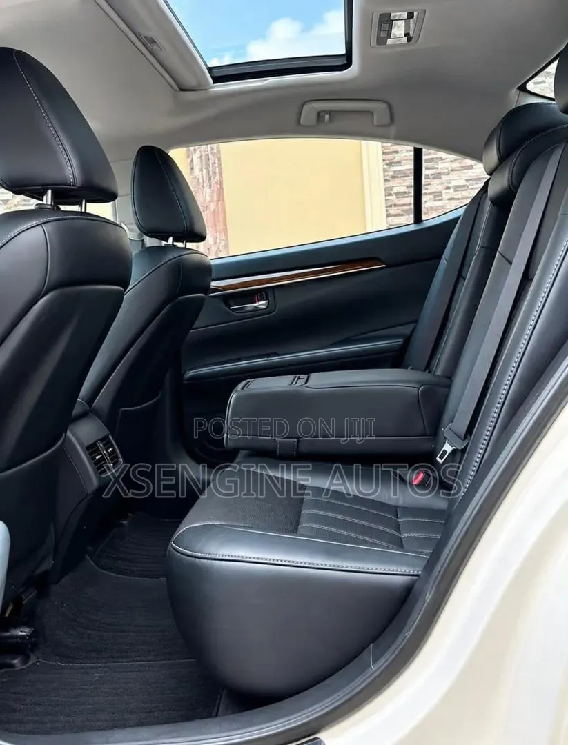 Lexus ES 2018 White