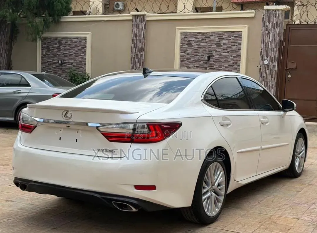 Lexus ES 2018 White