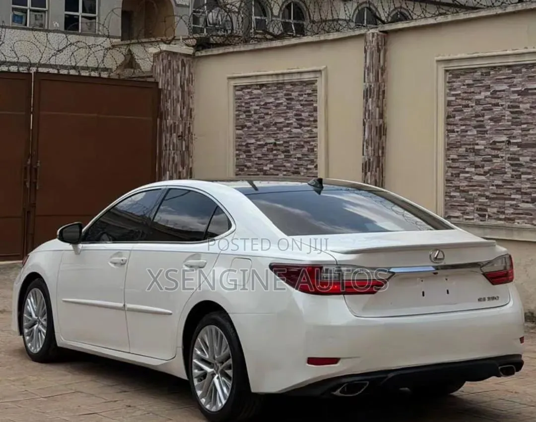 Lexus ES 2018 White