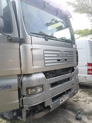 Man Trailer Head