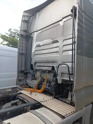 Man Trailer Head