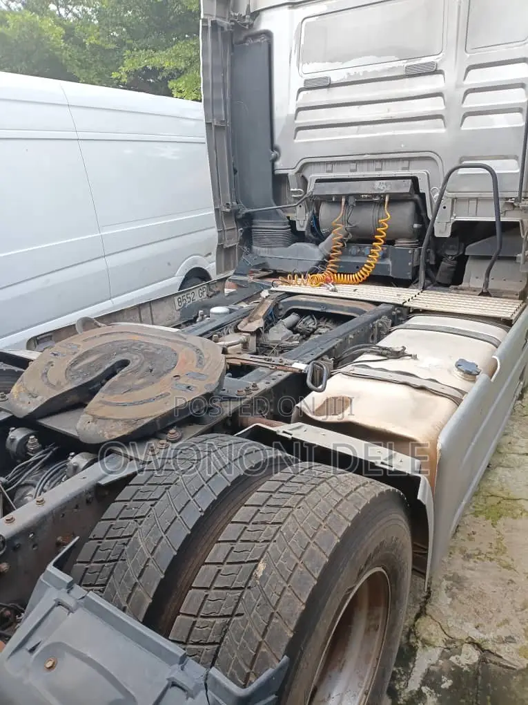 Man Trailer Head