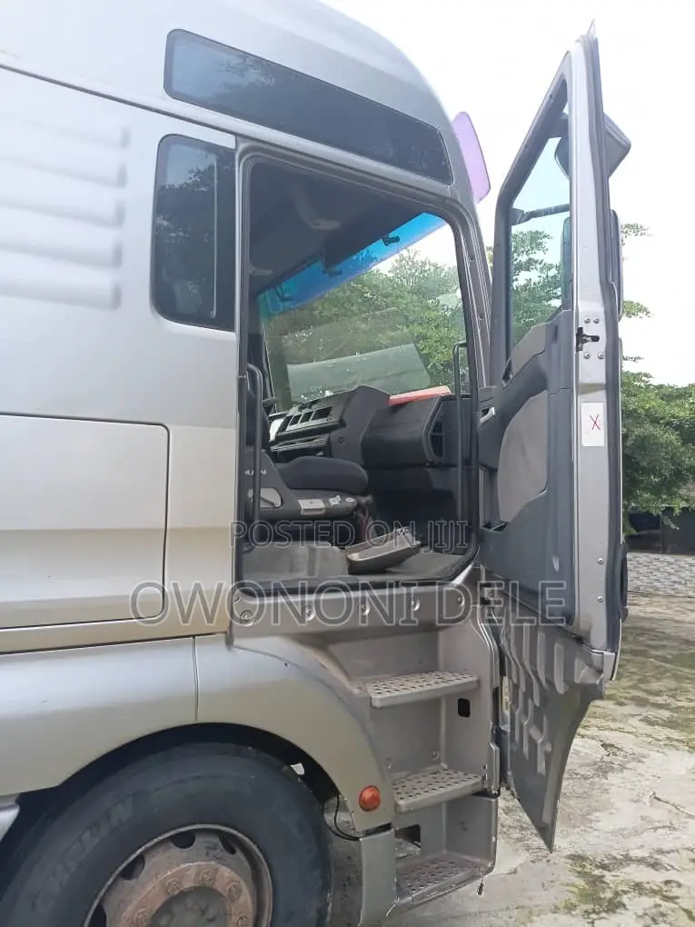 Man Trailer Head