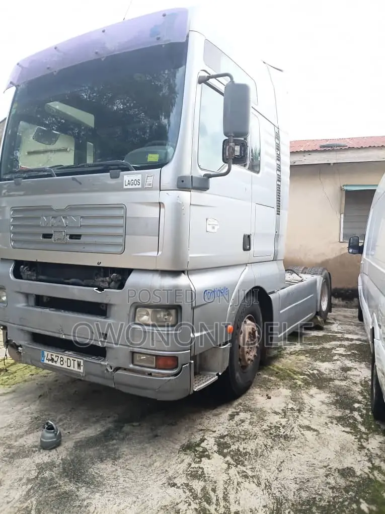 Man Trailer Head