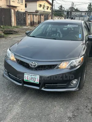Toyota Camry SE 4dr Sedan (2.5L 4cyl 6A) 2013 Gray