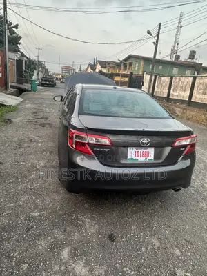 Toyota Camry SE 4dr Sedan (2.5L 4cyl 6A) 2013 Gray