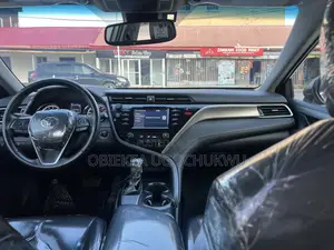 Toyota Camry SE FWD (2.5L 4cyl 8AM) 2018 Gray