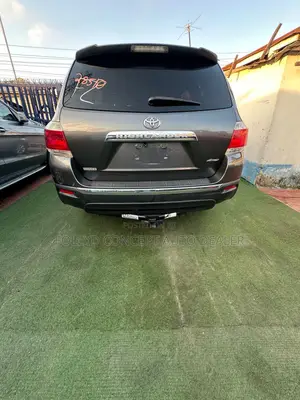 Toyota Highlander SE 2011 Green