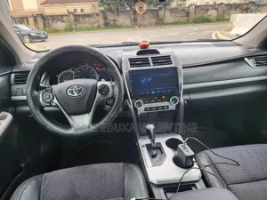 Toyota Camry SE 4dr Sedan (2.5L 4cyl 6A) 2013
