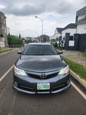 Toyota Camry SE 4dr Sedan (2.5L 4cyl 6A) 2013
