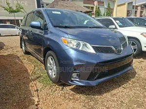 Toyota Sienna 2016 Blue