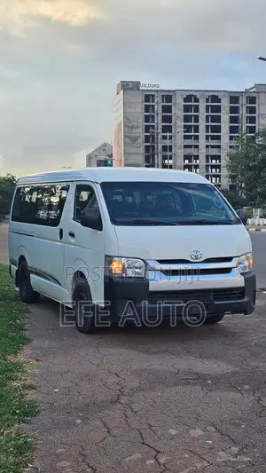 Toyota HiAce 2013 White