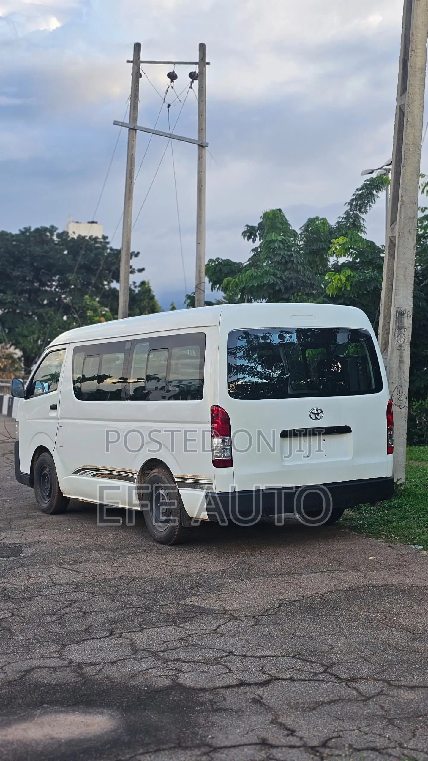 Toyota HiAce 2013 White
