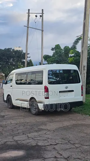 Toyota HiAce 2013 White
