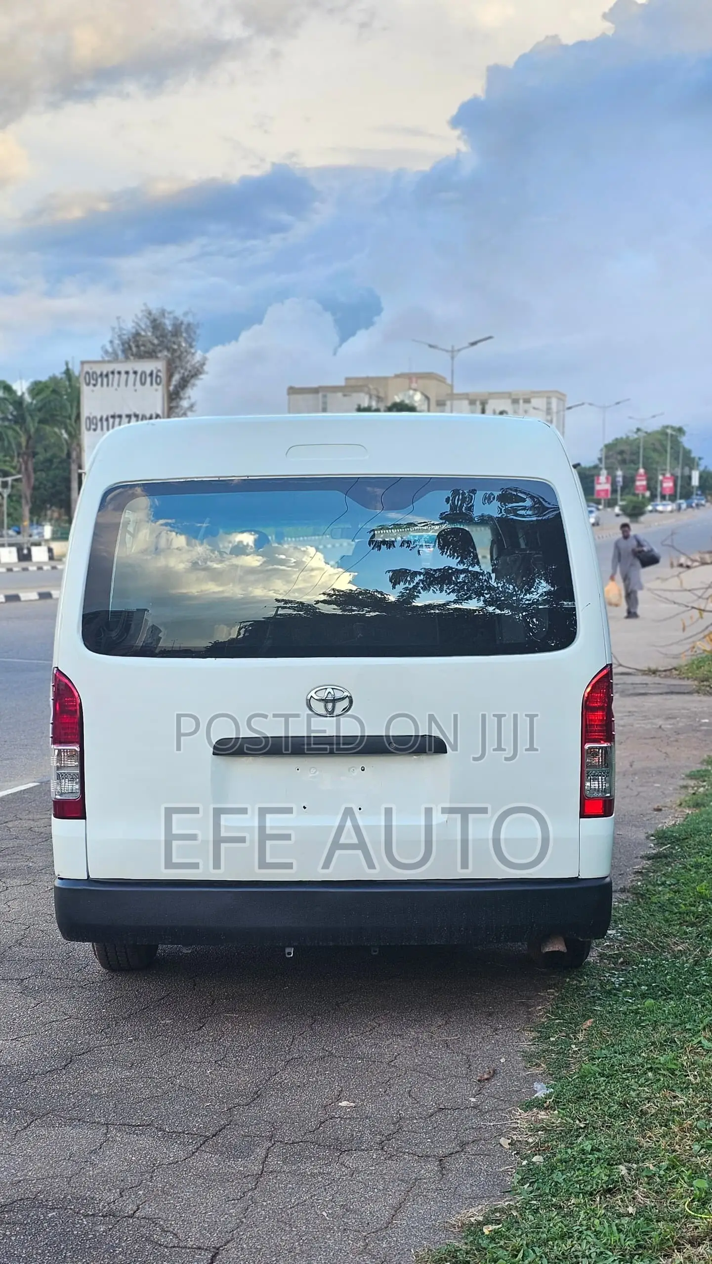 Toyota HiAce 2013 White