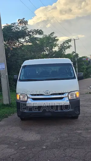 Toyota HiAce 2013 White