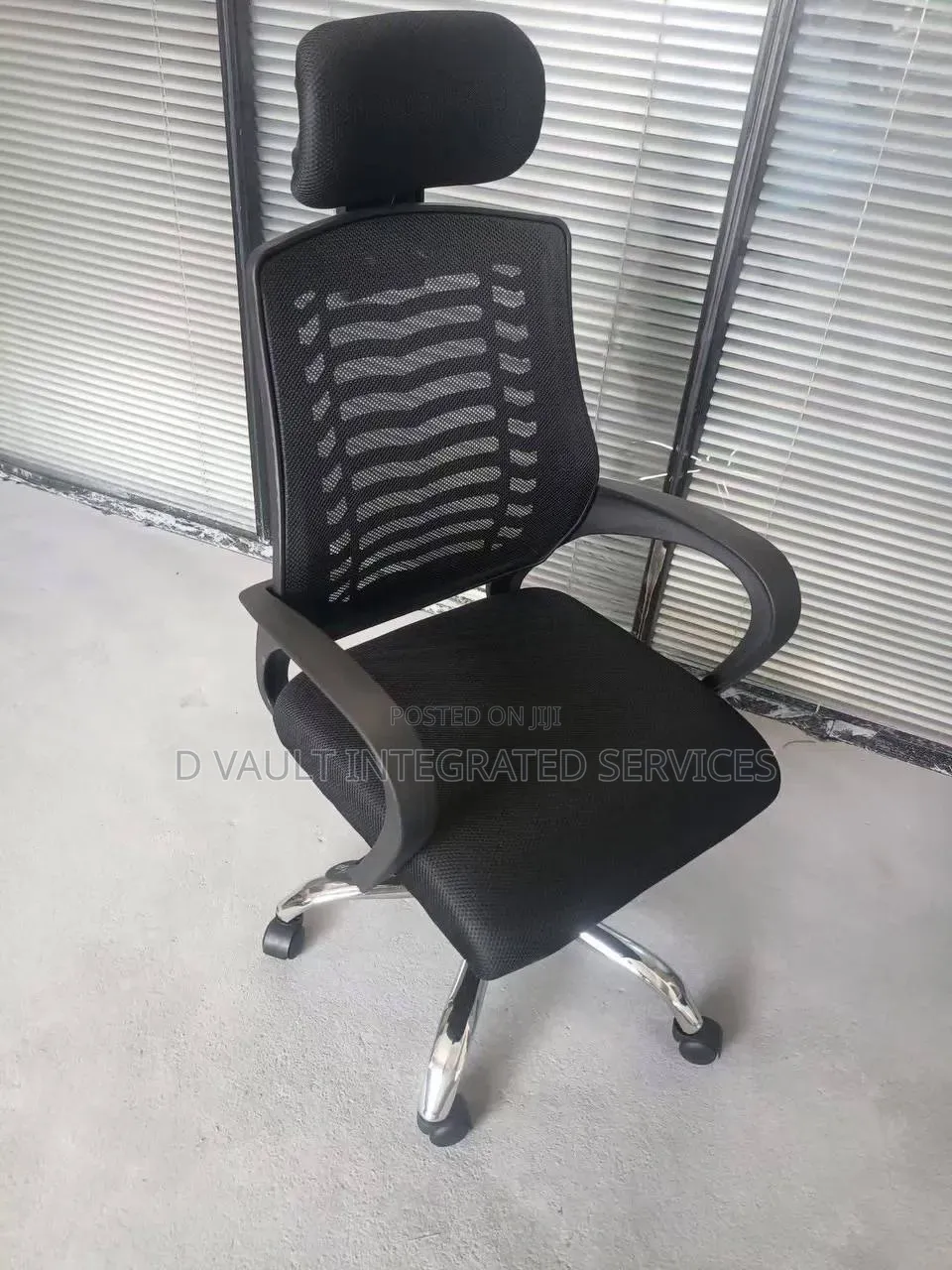 Modern Office Chair With Headrest.