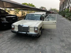 Mercedes-Benz E250 1970 Yellow