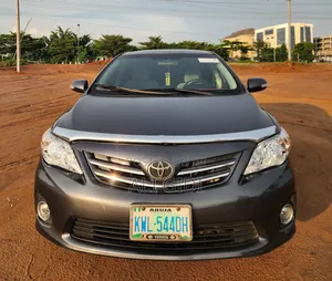 Toyota Corolla LE 4dr Sedan (1.8L 4cyl 4A) 2013 Gray