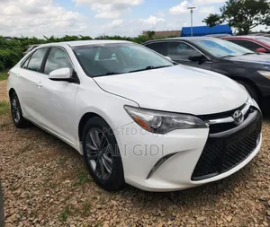 Toyota Camry SE 4dr Sedan (2.5L 4cyl 6A) 2015 White