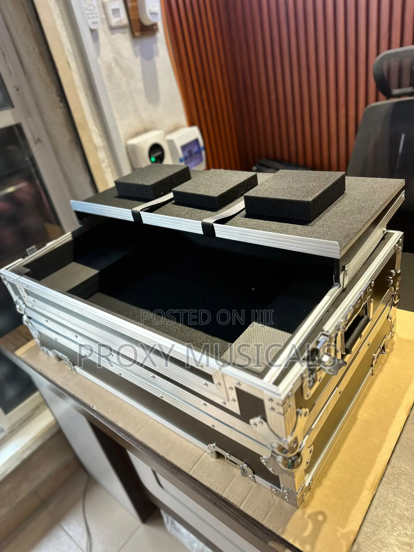 DDJ-REV7 DJ Controller Box/Flight Case