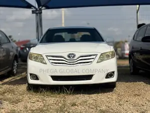 Toyota Camry LE 4dr Sedan (2.5L 4cyl 6A) 2011 White