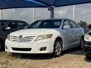Toyota Camry LE 4dr Sedan (2.5L 4cyl 6A) 2011 White
