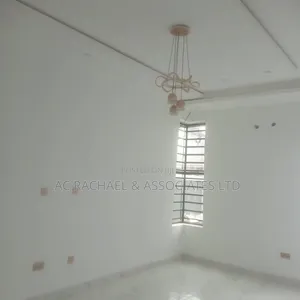 Mini Flat in Paragon Estate for rent
