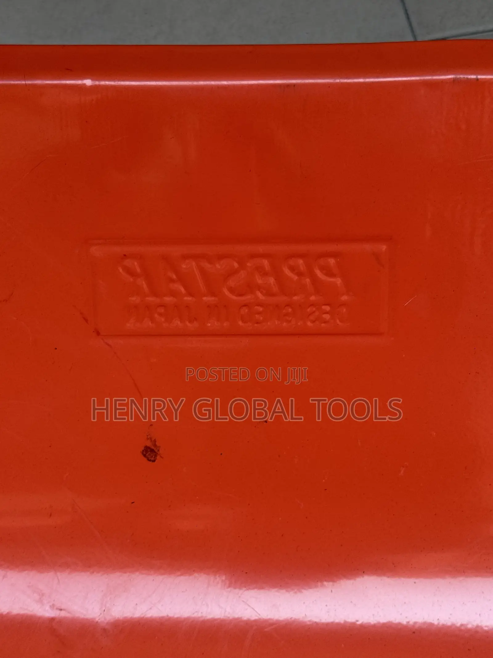 Heavy-Duty Wheelbarrow – Strong & Durable