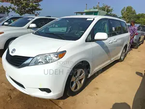 Toyota Sienna LE 7 Passenger 2012 White