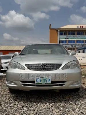 Toyota Camry LE 4dr Sedan (2.4L 4cyl 5A) 2005 Silver