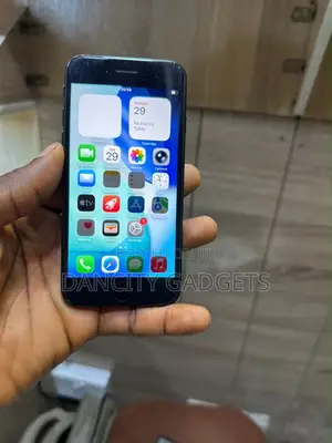 Apple iPhone SE (2020) 64 GB Black