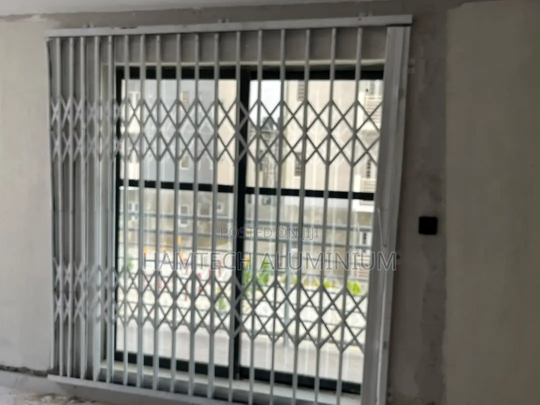 Collapsible and Normal Iron Gate