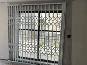 Collapsible and Normal Iron Gate