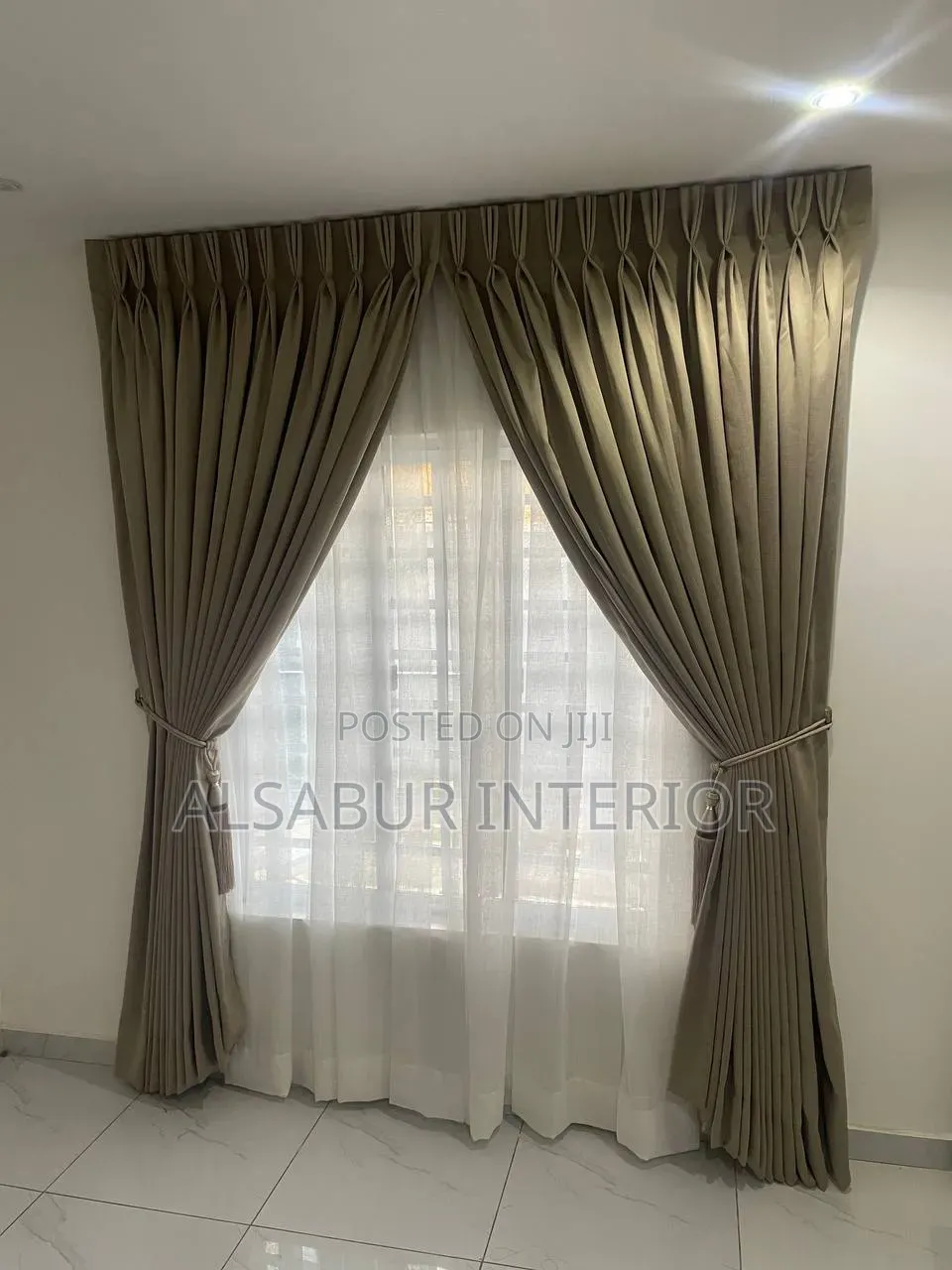 Pleated Design With Plain Curtain