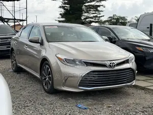 Toyota Avalon XLE Sedan FWD (3.5L 6cyl 6A) 2017 Gold