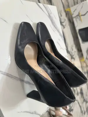 Classic Black Pointed-Toe Court Heels 
