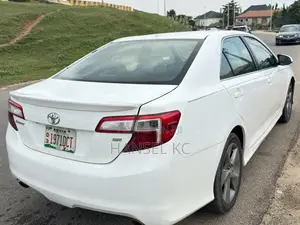 Toyota Camry SE V6 4dr Sedan (3.5L 6cyl 6A) 2013 White