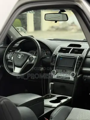 Toyota Camry SE 4dr Sedan (2.5L 4cyl 6A) 2012 Silver