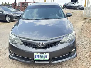 Toyota Camry SE V6 4dr Sedan (3.5L 6cyl 6A) 2013 Gray