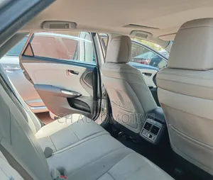 Toyota Avalon Limited 4dr Sedan (3.5L 6cyl 6A) 2014 Silver