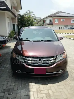 Honda Odyssey Touring Elite Passenger Van (3.5L 6cyl 6A) 2016 Maroon